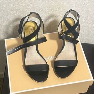 MK black wedges